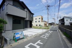 住人以外の車の進入も少なく、小さなお子様を持つご家庭にも安心です。