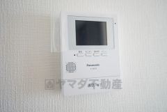防犯性、セキュリティ対策に安心できるテレビモニター付きインターフォンです。セールスマン対策にもなり安心できます。