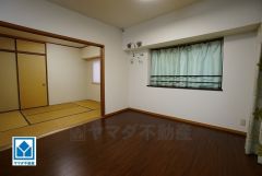 家具家電撤去後のイメージです。家族が集まる開放的なリビング。南側に大きな窓があるリビングダイニング。家族団らんのひと時を明るく演出します。