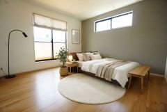 家具はイメージです。ご夫婦お二人のプライベートシーンを演出する寝室は、大容量のウォークインクローゼット付き。