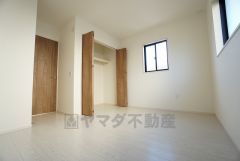 同仕様写真。温かい光の差し込むゆとりのある居室をぜひ現地にてご確認くださいませ。