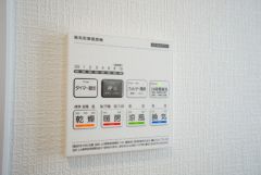 浴室暖房乾燥機付き＾＾梅雨の時期や花粉、PM2.5が酷いときなどの洗濯を干すのに重宝しそうですね＾＾