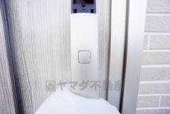 かざすだけで開閉できる、タッチキー採用の玄関。お買い物帰りで、両手がふさがってきても簡単に中に入れます＾＾