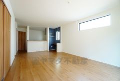 温かみのある雰囲気と、キッチンでの作業性を兼ね備え、家族の笑顔あふれる団らんのひと時をお過ごしいただける設計になっています。