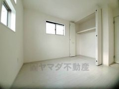 住む人のこだわりを活かす洋室。日当たりがよく、寝室としての利用もおすすめ。広めのクローゼットには荷物をすっきり片付けられ、ゆとりのある暮らしが出来ます＾＾