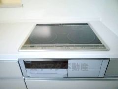 汚れてもサッとふける、お手入れのしやすいIHクッキングヒーター。オール電化なので経済的です。