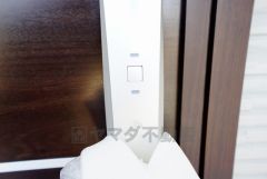 かざすだけで開閉できる、タッチキー採用の玄関。お買い物帰りで、両手がふさがってきても簡単に中に入れます＾＾