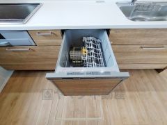 深型タイプの食器洗い乾燥機で食器を1度できれいにできます。
