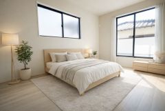 家具はイメージです。寛ぎの時間を紡ぎだす主寝室は、大型ベッドを置いても余裕の広さを確保しています。