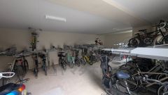 大切な自転車を守れるよう屋根付きの自転車置き場になっております。