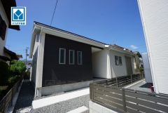 小野小学校まで徒歩10分と近く、お子様も無理なく通えます。快適でゆとりのある生活空間で新生活を始めましょう^^