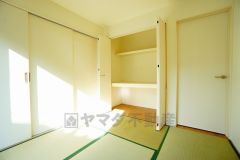 リビングからの続き間として和室をご用意しました。普段はリビングとつなげて開放的なスペースとして、来客時には客間としてお使いいただけます。