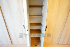 リビングには可動棚付収納スペース＾＾好きな高さで無駄なく物を収納出来ますね＾＾