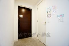 白を基調とした明るい玄関です。大容量のシューズボックスは家族全員の増えがちな靴や物をすっきり収納できます。