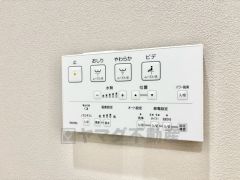温水、暖房、ウォシュレット付の高機能トイレです。