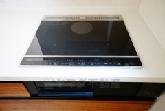 汚れてもサッとふける、お手入れのしやすいIHクッキングヒーター。オール電化なので経済的です。