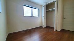 たっぷり収納できるクローゼット付きでお部屋の中をすっきりと快適に保てます。