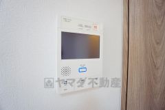 オートロックとモニター付きインターホン装備で女性やお子様も安心。充実のセキュリティで暮らしをサポートします。