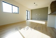 断熱性能の窓ガラスを採用。省エネ、光熱費カットにも貢献します。夏は涼しく、冬は暖かく快適に過ごせますよ＾＾