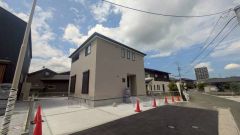 駐車スペースはゆとりある2台分を確保。マイカー用に、お客さま用に、余裕を持ってご利用いただけます。