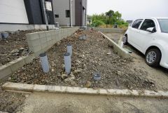 駐車スペースはゆとりある2台分を確保。マイカー用に、お客さま用に、余裕を持ってご利用いただけます。