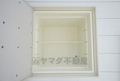 キッチンにある床下収納は、居住スペースを減らさずに買い置きの調味料や非常食などを保管することができます。