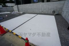 駐車スペースはゆとりある2台分を確保。マイカー用に、お客さま用に、余裕を持ってご利用いただけます。