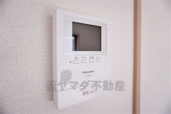同仕様写真。防犯性、セキュリティ対策に安心できるテレビモニター付きインターフォンです。セールスマン対策にもなり安心できます。
