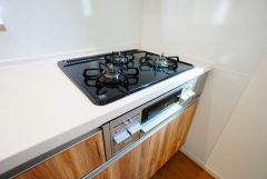 複数の調理を一度に行うことができる3口コンロ。効率よくお料理が出来ます。毎日のお料理も楽しくなりますね＾＾