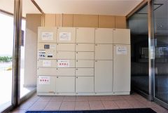 不在時でも荷物が受け取れる宅配ボックス完備。共働きの家庭や外出の多い方に便利。お子様の留守番中も安心ですね＾＾
