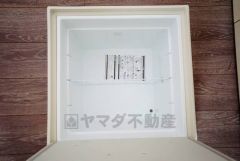 キッチンにある床下収納は、居住スペースを減らさずに買い置きの調味料や非常食などを保管することができます。