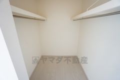 大容量のウォークインクローゼット付で、毎日のコーディネート選びが楽しくなります＾＾