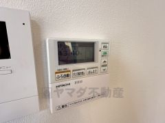 キッチン横からボタンひとつで操作が楽々。