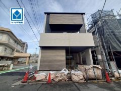 現地（2025年12月25日）撮影。2路線利用可能で都心へのアクセスの幅が広がります。毎日の通勤・通学・買い物がしやすく、快適に過ごせます。