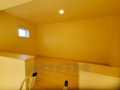 開放感のあるロフト付き。収納や趣味のスペースなど多彩に使える空間です＾＾