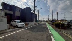 現地（2025年10月7日）撮影。住人以外の車の進入も少なく、小さなお子様を持つご家庭にも安心です。