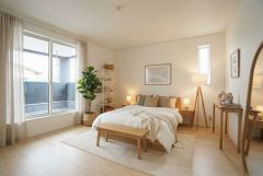 家具はイメージです。主寝室としてお使いいただけそうなこちらのお部屋は、日当たりが良く、爽やかな風を感じて起きる朝は、快適生活の始まりに。