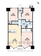 南西向きで陽当たり良好。バルコニーへは2部屋から出られます。全居室収納付きで、お部屋が散らかりにくいです＾＾