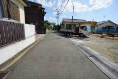 現地（2025年7月22日）撮影。大型車の通行が少なく、騒音や振動が少ないので静かで快適な生活を送れます。