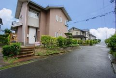 住人以外の車の進入も少なく、小さなお子様を持つご家庭にも安心です。