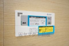 湯量・湯温の設定、そして保温までワンタッチのフルオートバス。便利な追い炊き機能付きです。