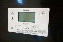 湯量・湯温の設定、そして保温までワンタッチのフルオートバス。便利な追い炊き機能付きです。