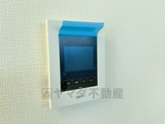 同仕様写真。防犯性、セキュリティ対策に安心できるテレビモニター付きインターフォンです。セールスマン対策にもなり安心できます。