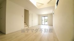 断熱性能の窓ガラスを採用。省エネ、光熱費カットにも貢献します。夏は涼しく、冬は暖かく快適に過ごせますよ＾＾