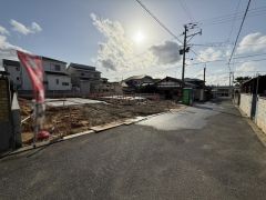 現地（2026年3月4日）撮影。住人以外の車の進入も少なく、小さなお子様を持つご家庭にも安心です。