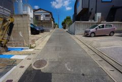 車の通り抜けができないので、小さな子供も安心して遊ばせることができます。