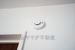 火災発生をいち早く知らせてくれる火災報知器は標準装備です。