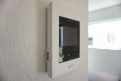 同仕様写真。防犯性、セキュリティ対策に安心できるテレビモニター付きインターフォンです。セールスマン対策にもなり安心できます。