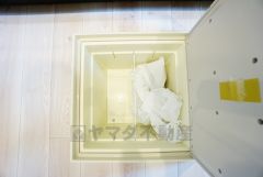 キッチンには床下収納をご用意。長期で保管するものの置場におススメです＾＾