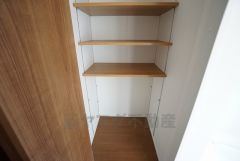 2階の廊下にも収納を確保。各居室に入りきれなかった荷物や、2階で使用する日用品のストック置き場に便利です。